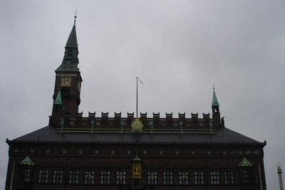 This is the top of the Danish Parliament building in Copenhagen. If you look closer there are 2 things that do not fit the picture above (of the bottom building). The brightness and the perspective.
